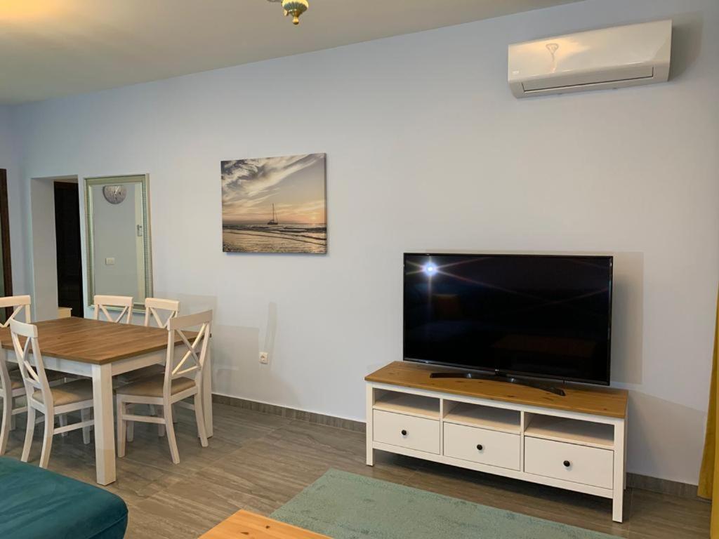 Lux Apartments Pinctada Добра вода Екстериор снимка