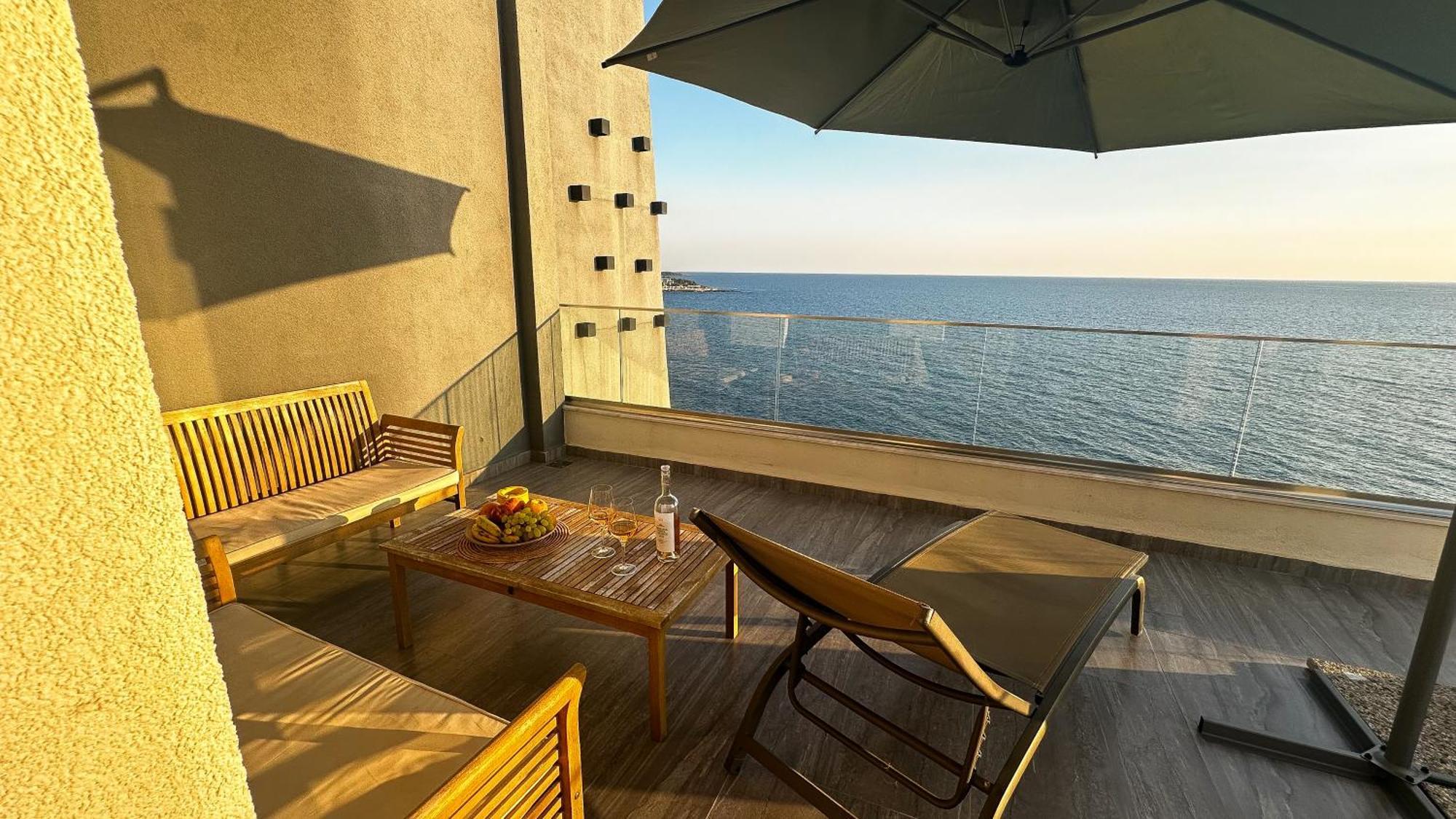 Lux Apartments Pinctada Добра вода Екстериор снимка