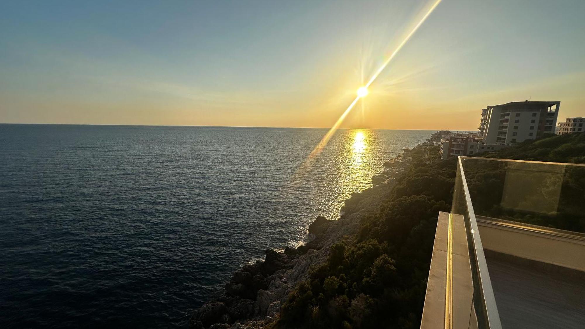 Lux Apartments Pinctada Добра вода Екстериор снимка